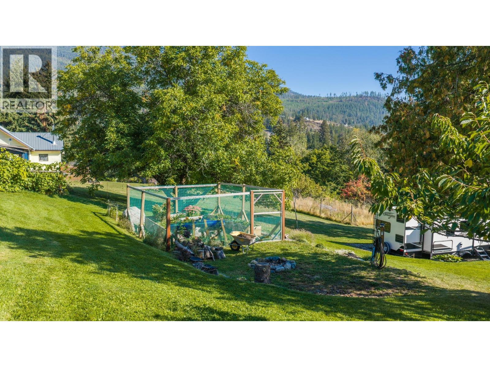 960 MONROSE Road - Image 34