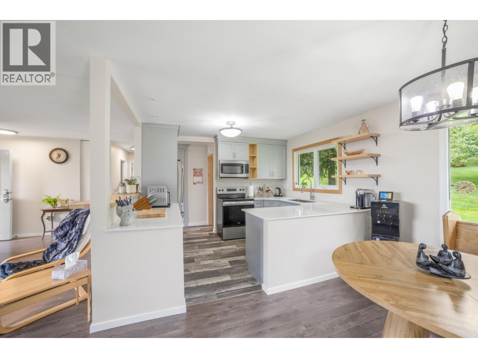 960 MONROSE Road - Image 13