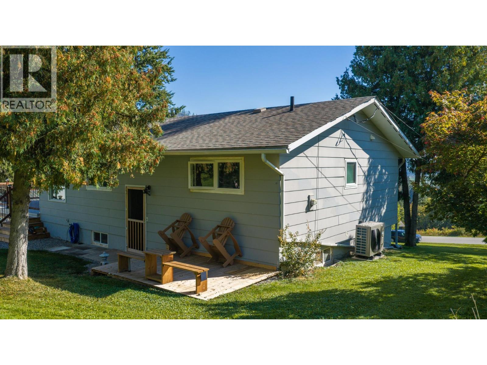 960 MONROSE Road - Image 33