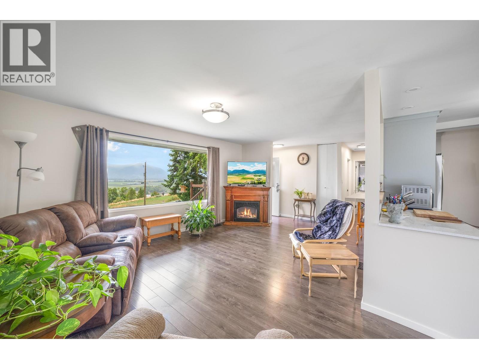960 MONROSE Road - Image 3