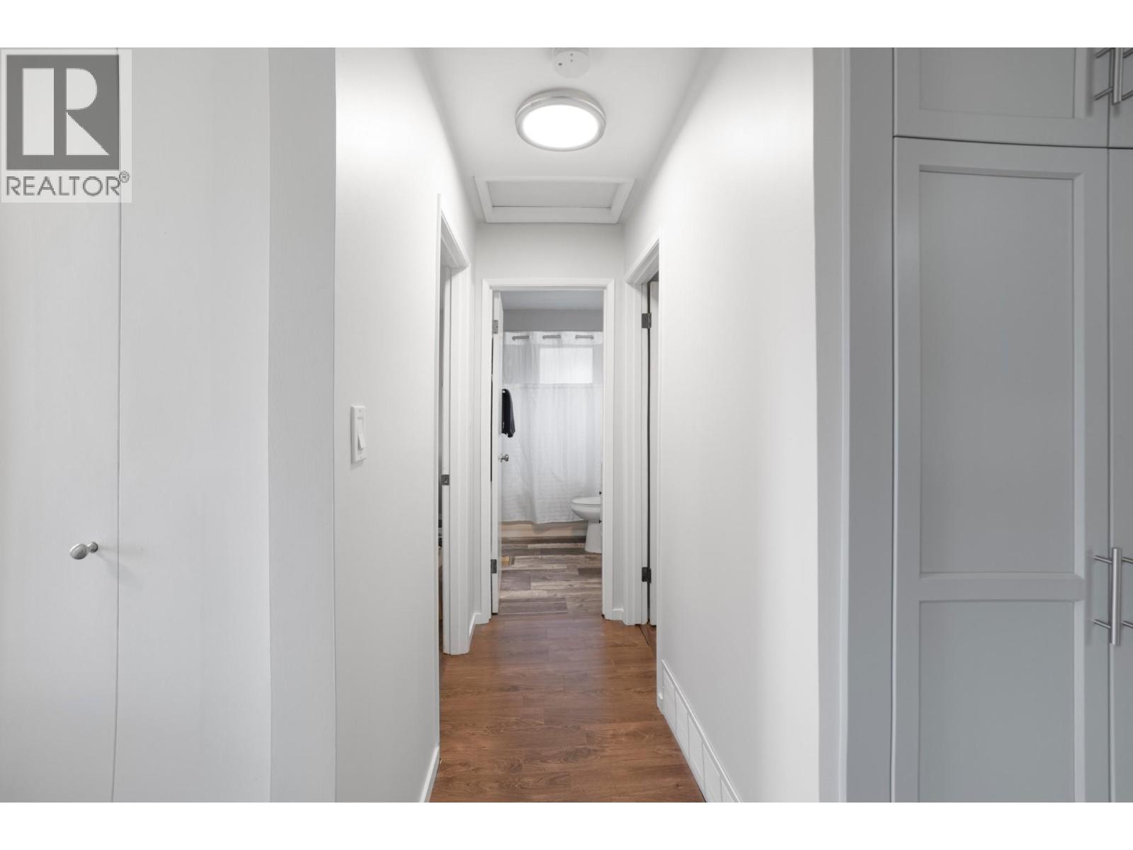 960 MONROSE Road - Image 15