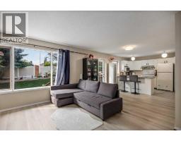 Kitchen - 52 Shawnee Way Sw, Calgary, AB T2Y2V4 Photo 11