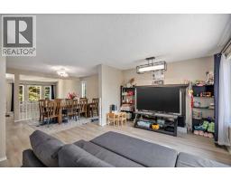Living room - 52 Shawnee Way Sw, Calgary, AB T2Y2V4 Photo 12
