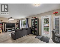 4pc Bathroom - 52 Shawnee Way Sw, Calgary, AB T2Y2V4 Photo 13