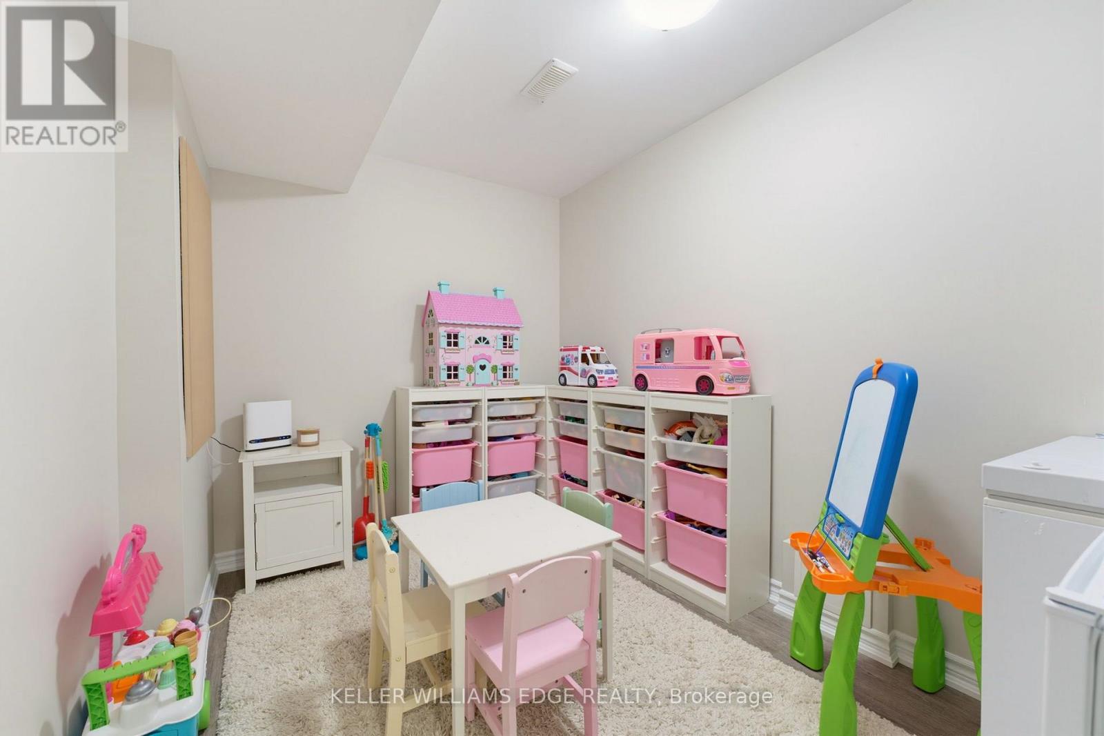 739 BANKS CRESCENT - 26