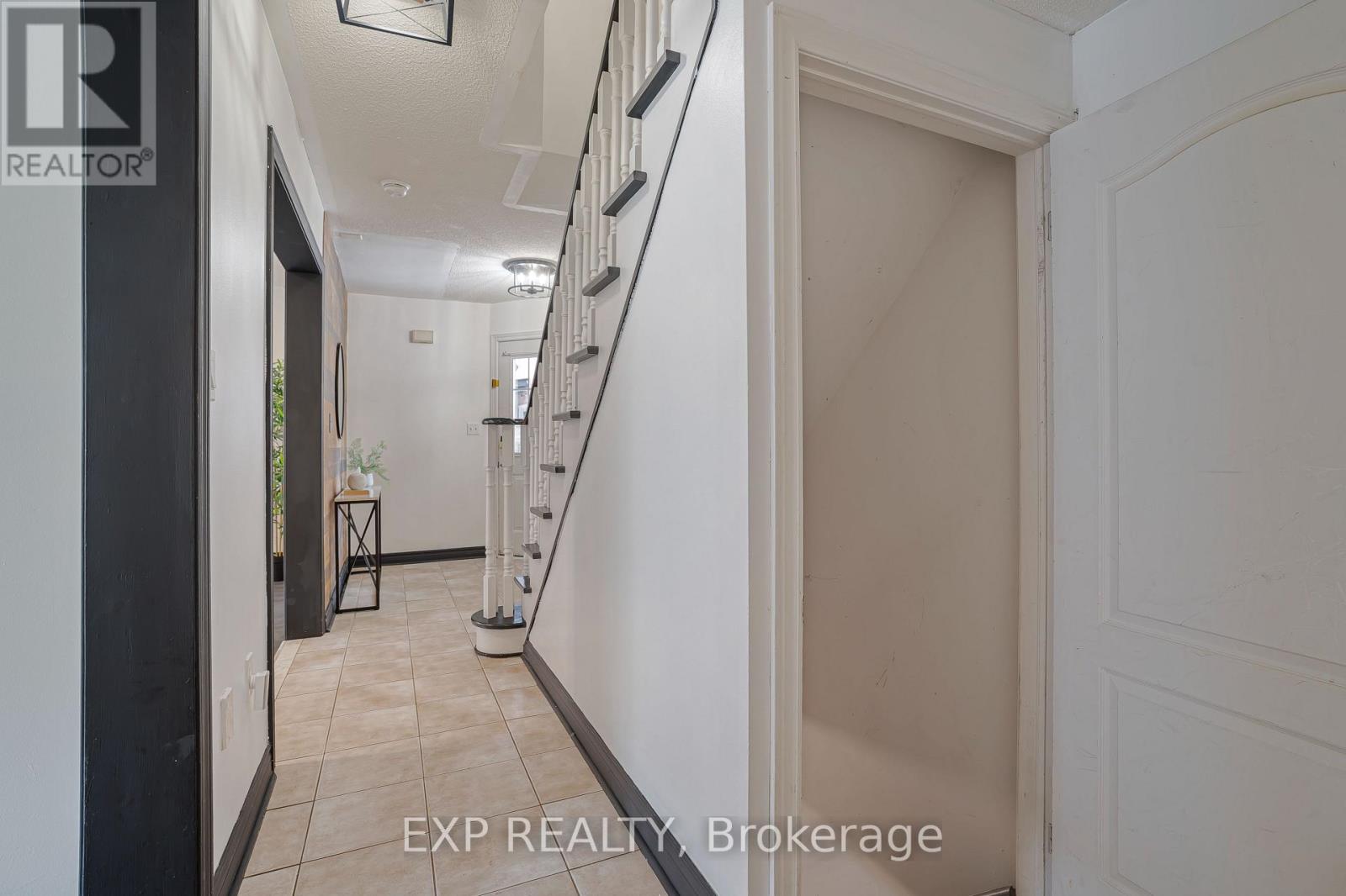 65 PRESSED BRICK DRIVE - Image 18