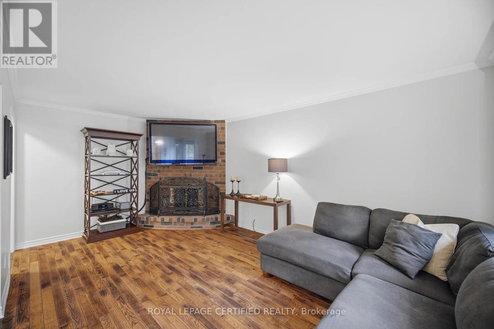 8 WISHART PLACE - 11