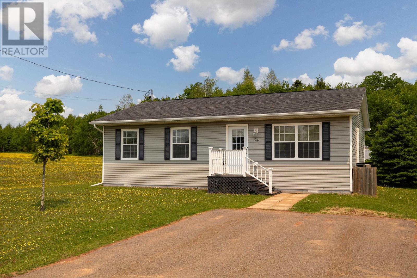 24 Longboat Drive, Charlottetown, Prince Edward Island, C1C0C3, Charlottetown, Prince Edward Island — photo 1 of 5