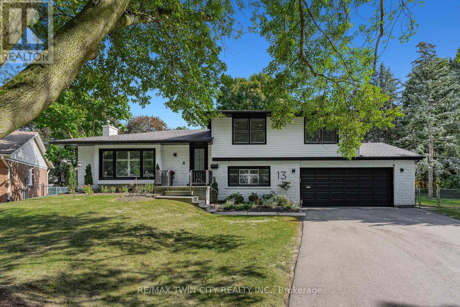 13 SOUTHWICK PLACE — photo 2
