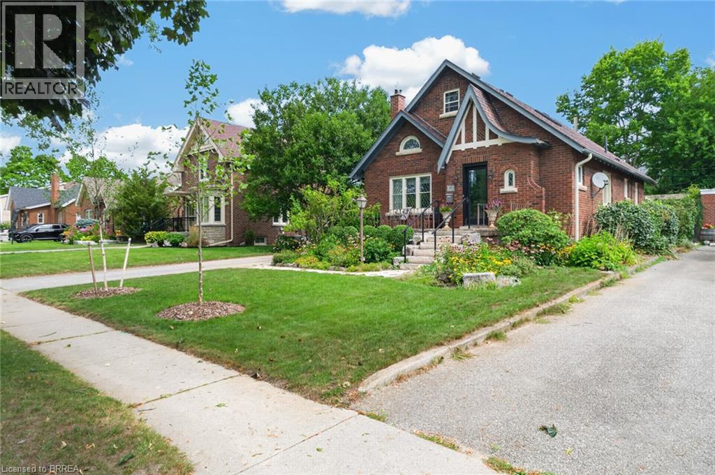 17 LINCOLN Avenue, Brantford — photo 2