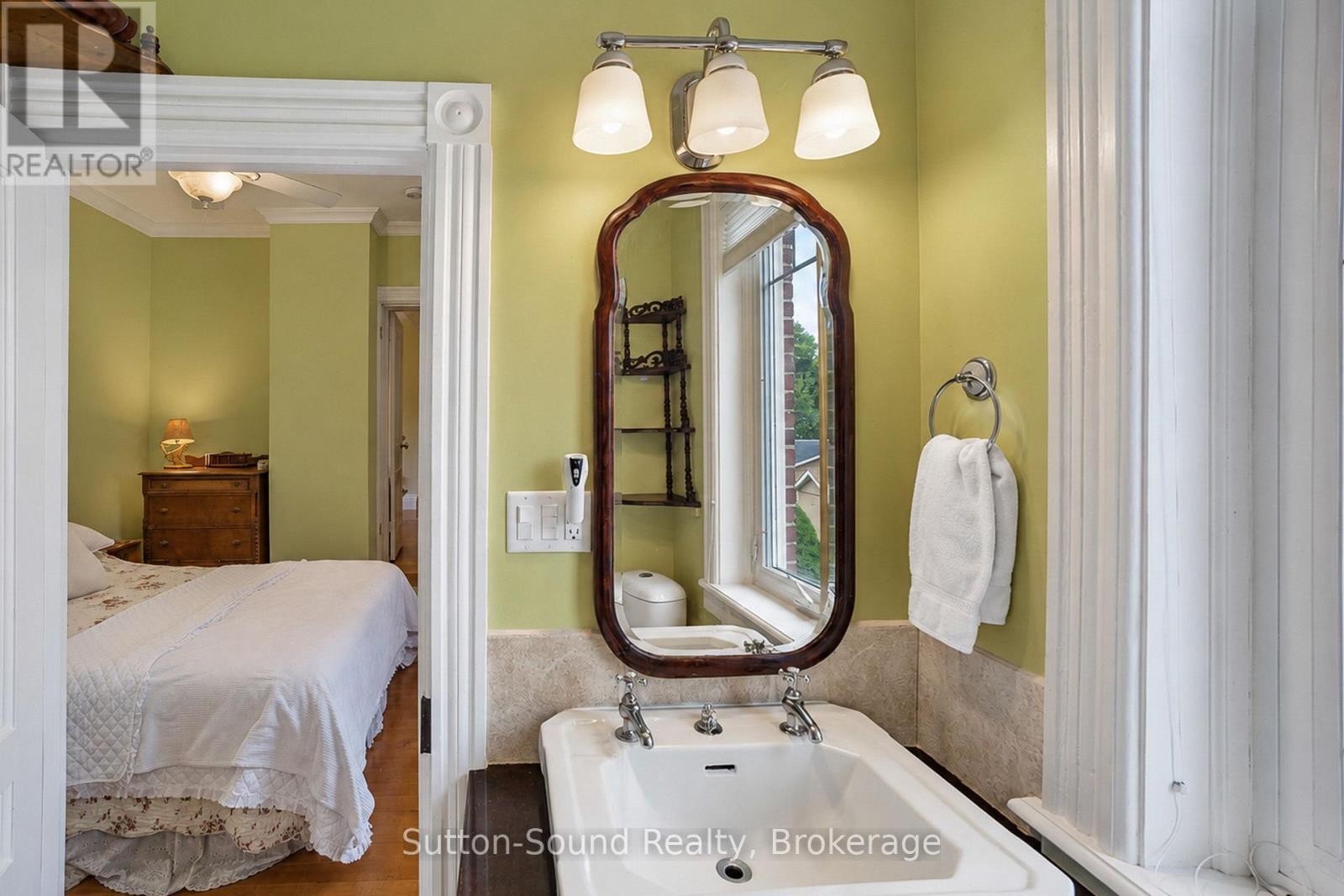 2344 3RD AVENUE W - 37
