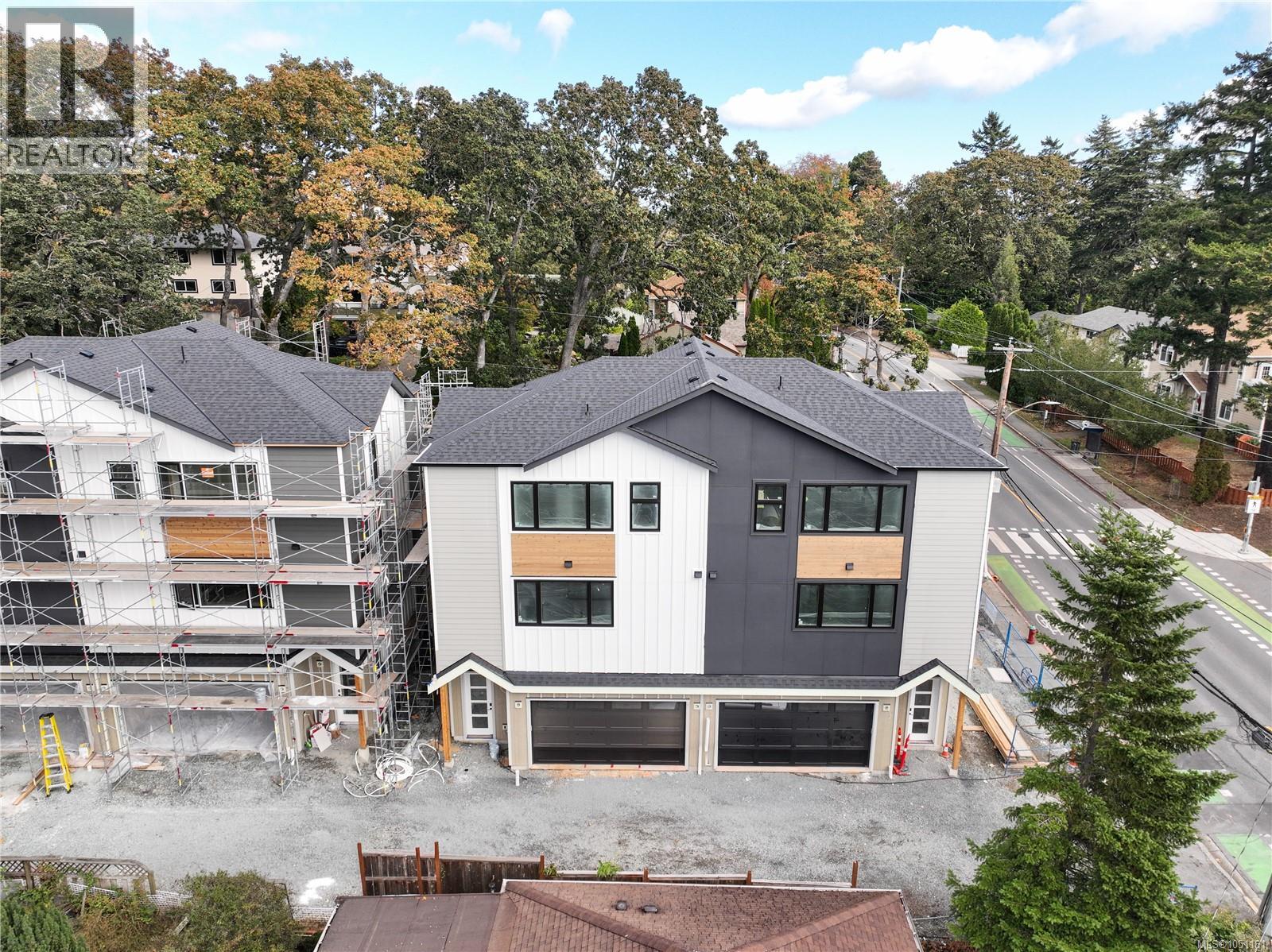 #2 642 Lampson St - 20