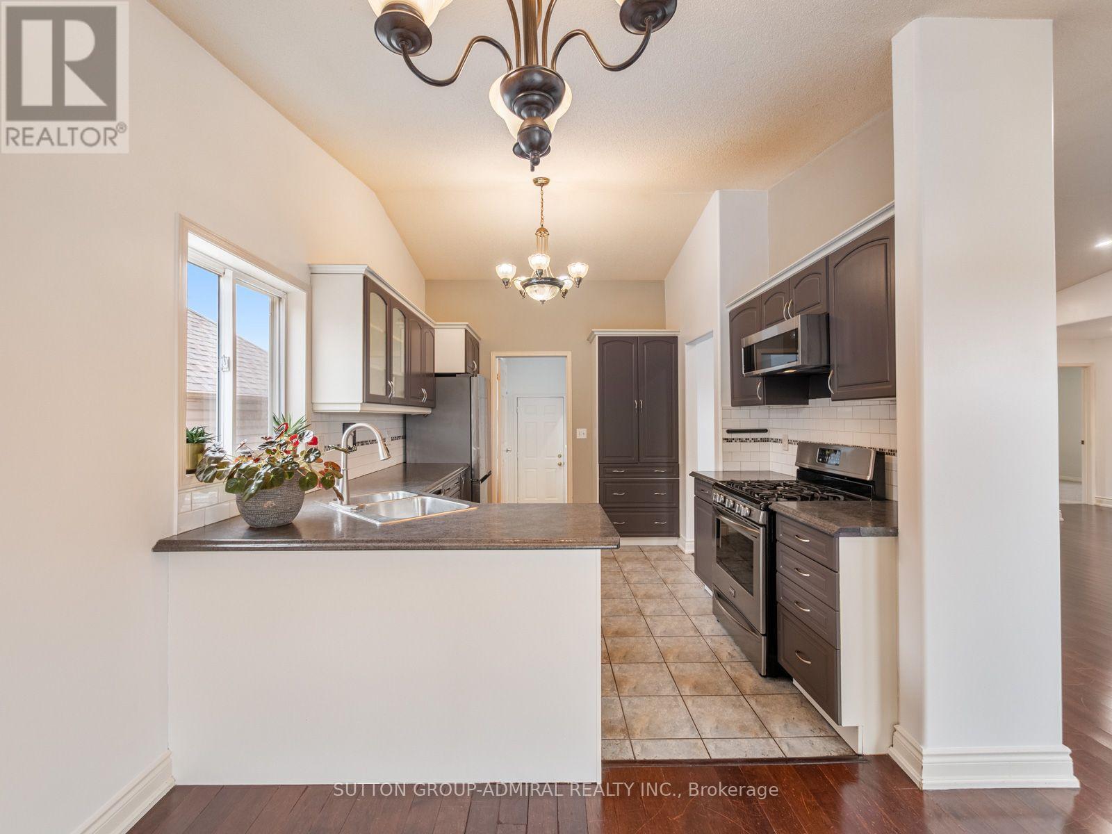 28 Harwood Drive, Barrie photo 12