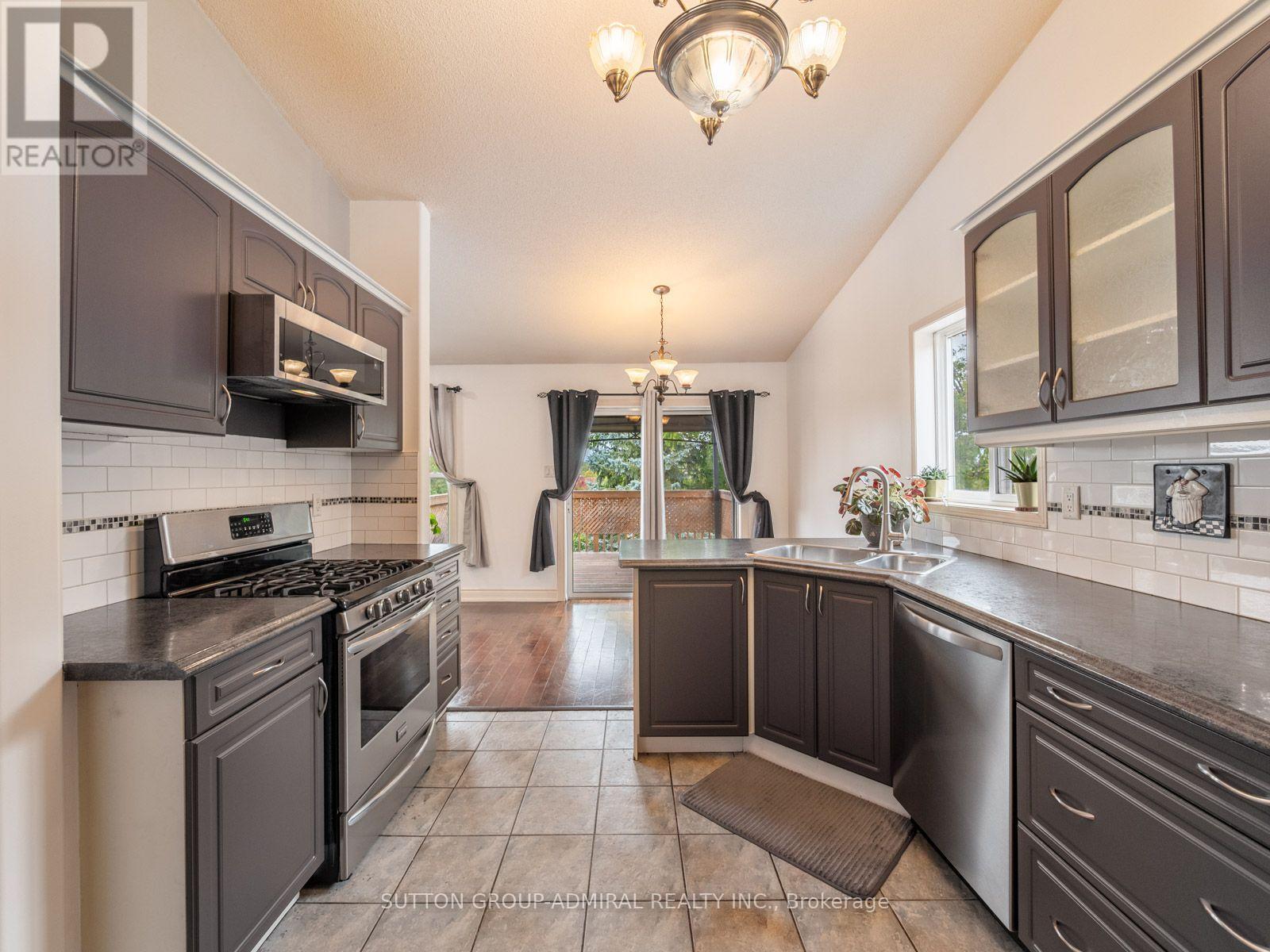 28 Harwood Drive, Barrie photo 14