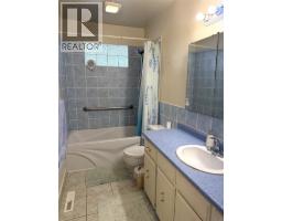 Kitchen - 2490 Smid Road, West Kelowna, BC V4T1P1 Photo 10