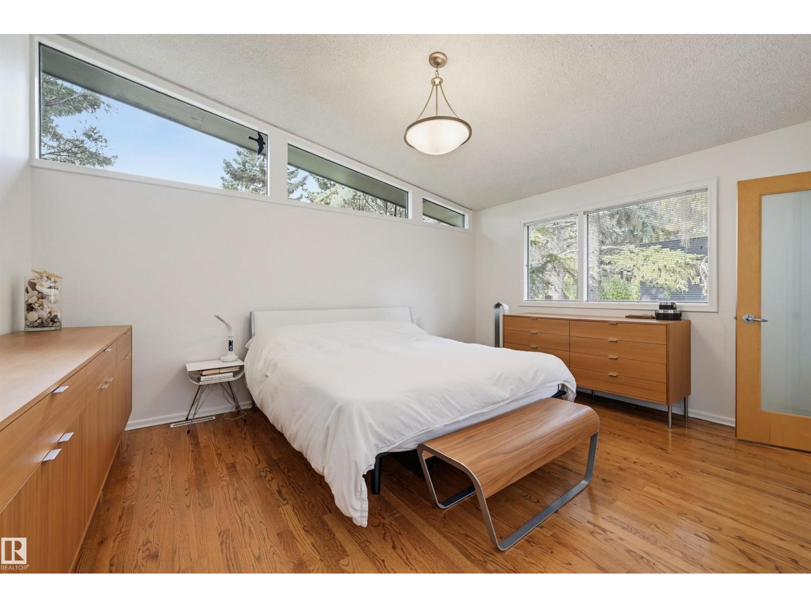 3 RIVERSIDE CR NW - 42