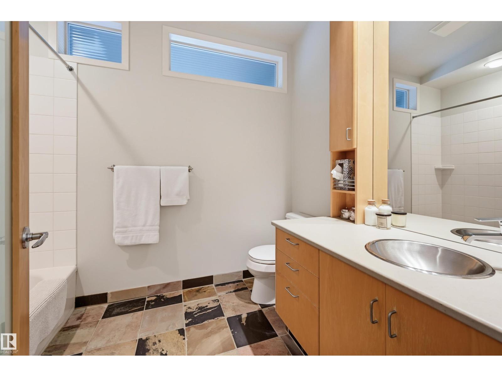 3 RIVERSIDE CR NW - 47