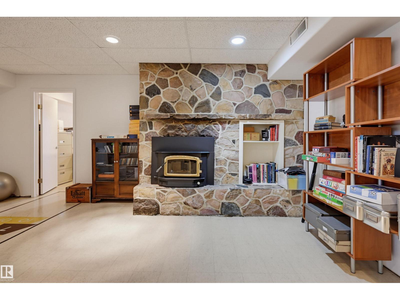 3 RIVERSIDE CR NW - 55
