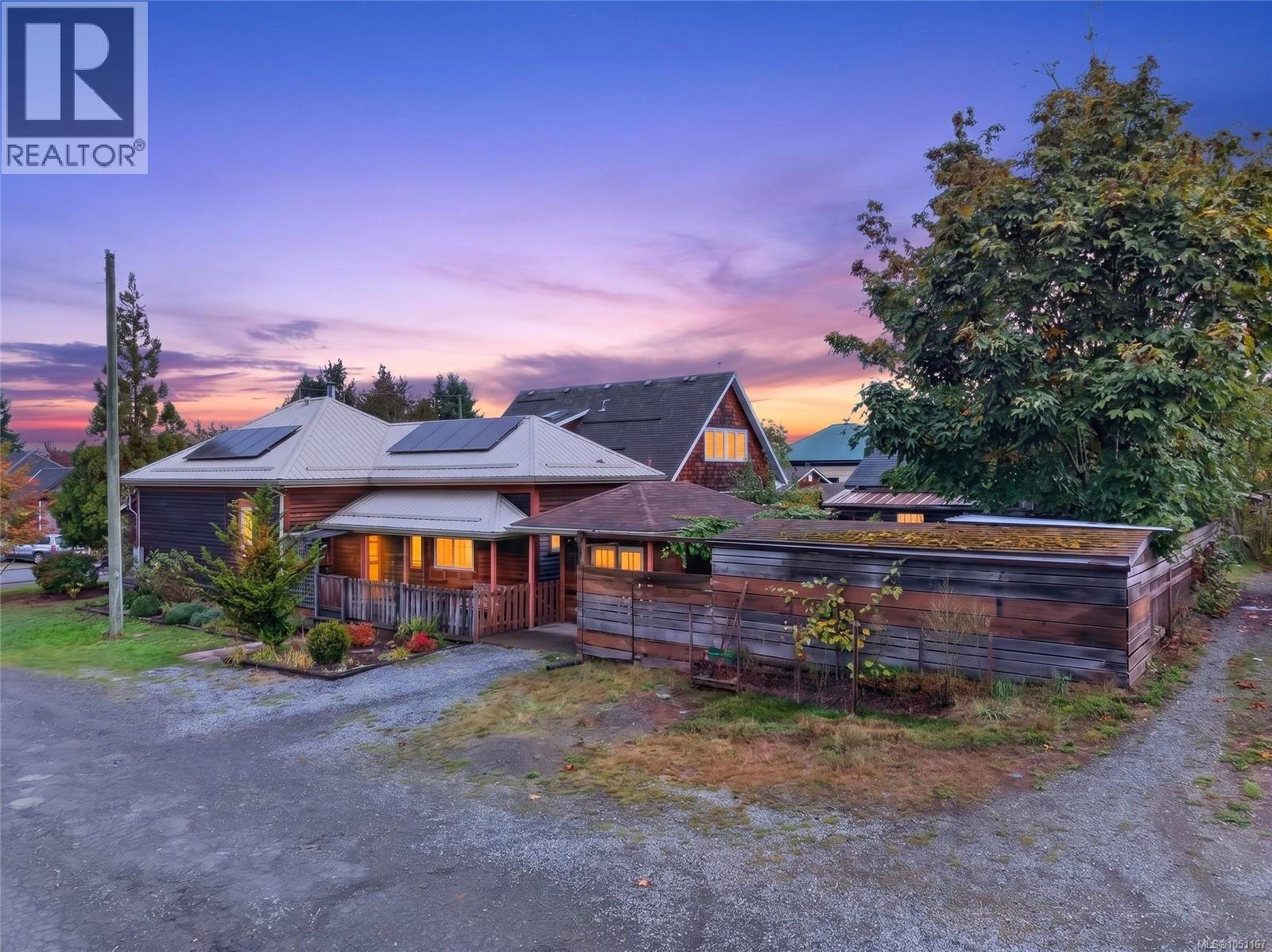 2737 Derwent Ave - 1