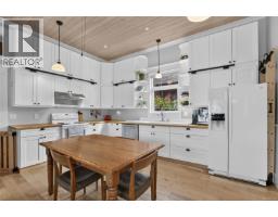 2737 Derwent Ave, Cumberland, BC V0R1S0 Photo 10