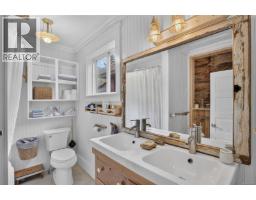 2737 Derwent Ave, Cumberland, BC V0R1S0 Photo 12