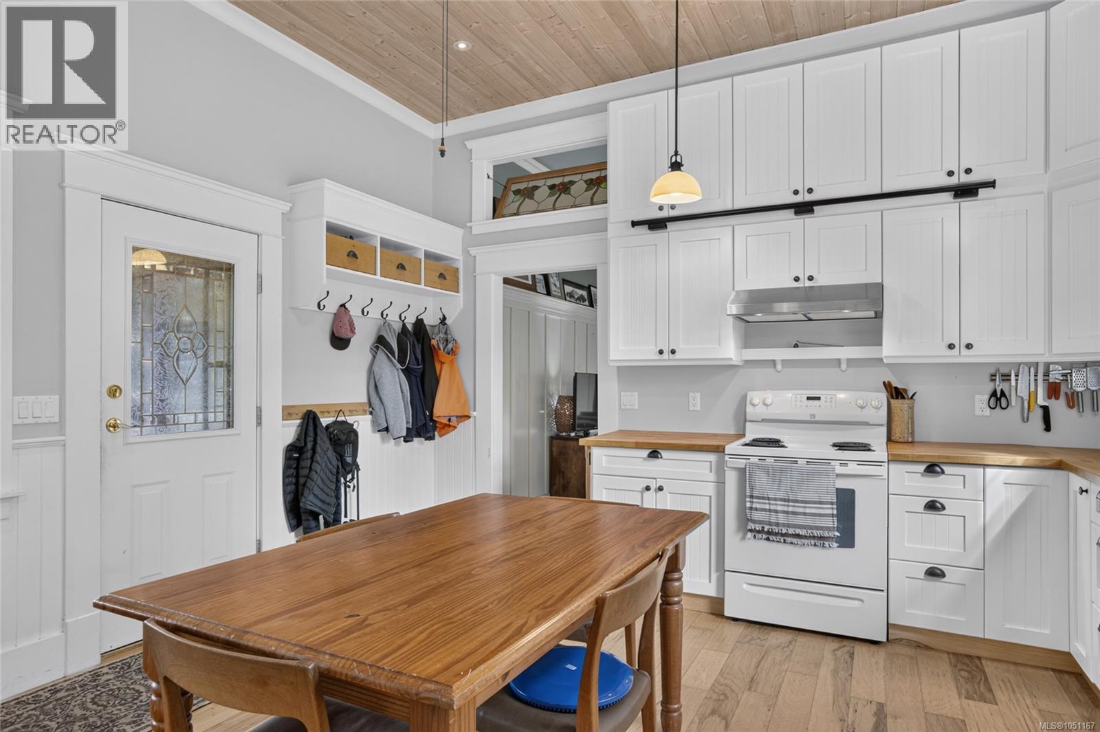2737 Derwent Ave - 9