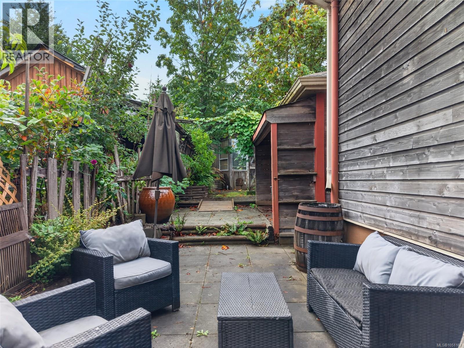 2737 Derwent Ave - 31