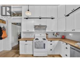 2737 Derwent Ave, Cumberland, BC V0R1S0 Photo 8
