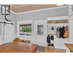 2737 Derwent Ave, Cumberland, BC V0R1S0 Photo 7