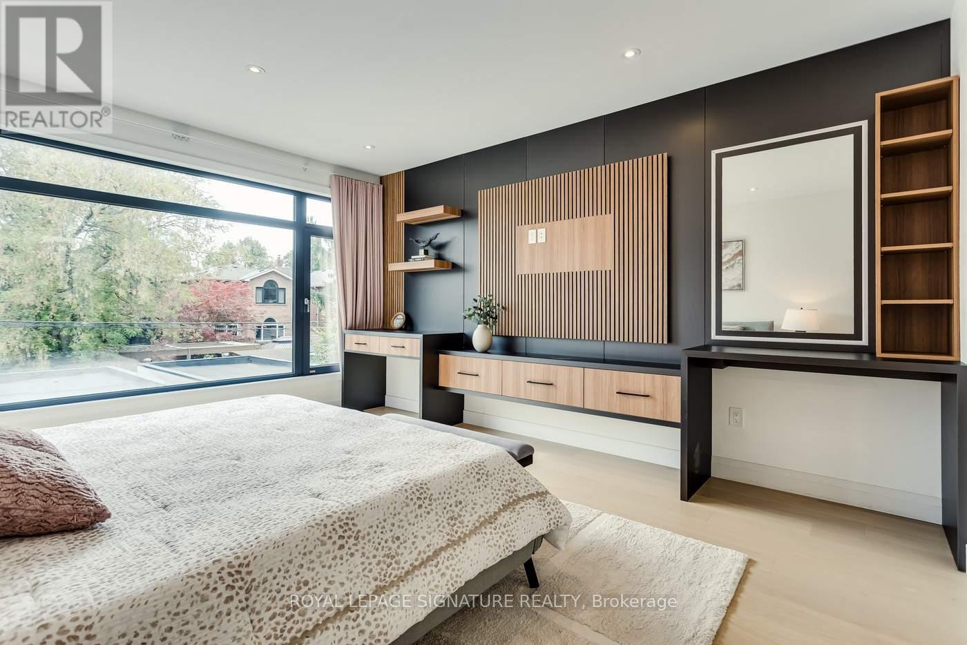 511 WOBURN AVENUE - Image 27