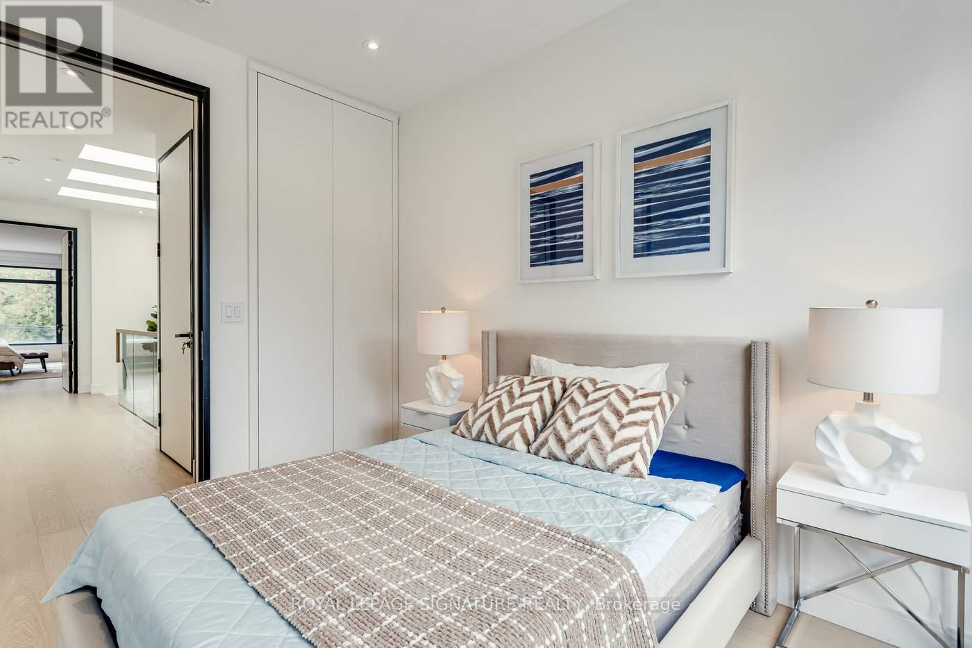 511 WOBURN AVENUE - Image 33