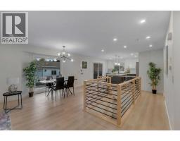 4pc Bathroom - 104 Oakmoor Place Sw, Calgary, AB T2V4A3 Photo 8
