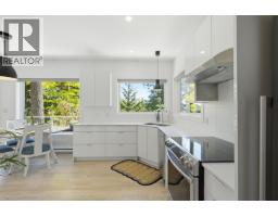 5673 Salmon Drive, Sechelt, BC V0N3A0 Photo 10