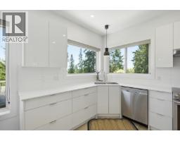 5673 Salmon Drive, Sechelt, BC V0N3A0 Photo 11