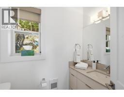 5673 Salmon Drive, Sechelt, BC V0N3A0 Photo 13
