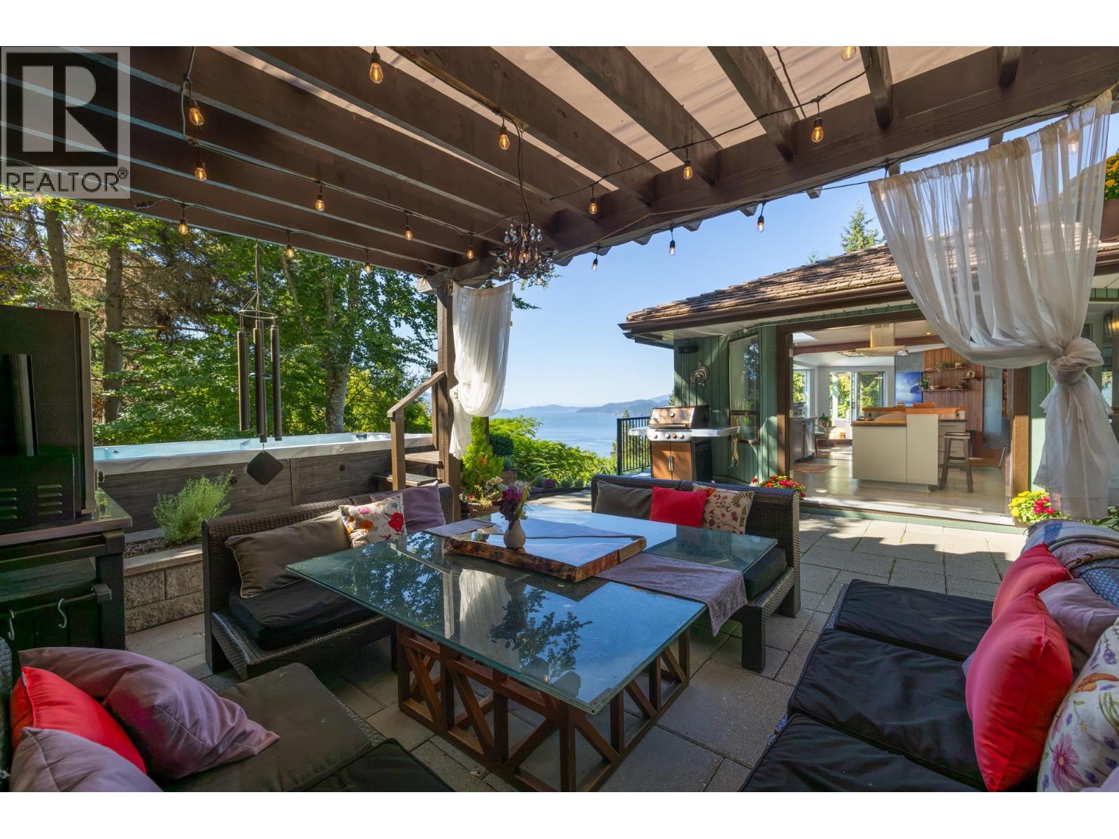350 BAYVIEW PLACE, Lions Bay