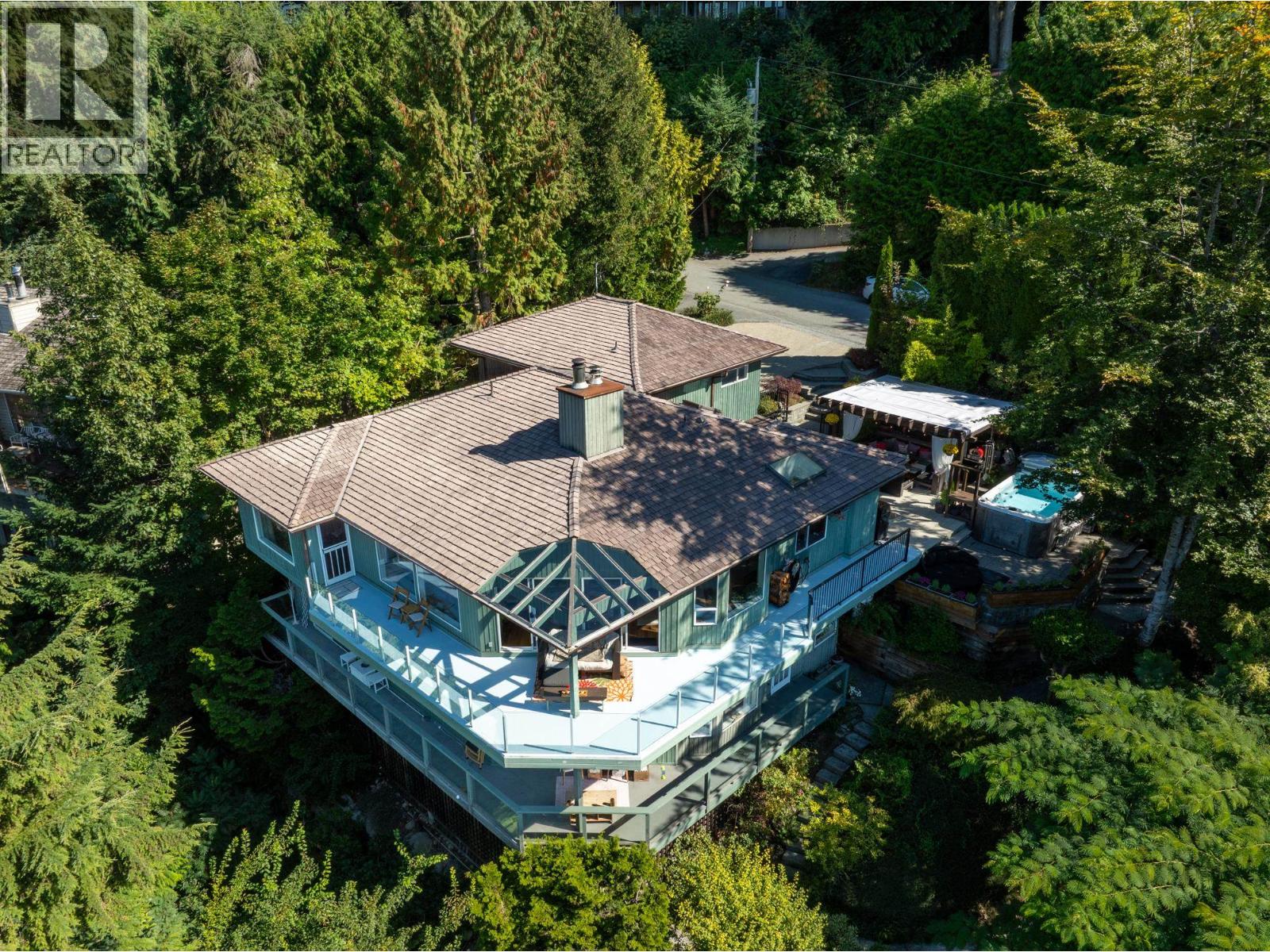 350 BAYVIEW PLACE, Lions Bay