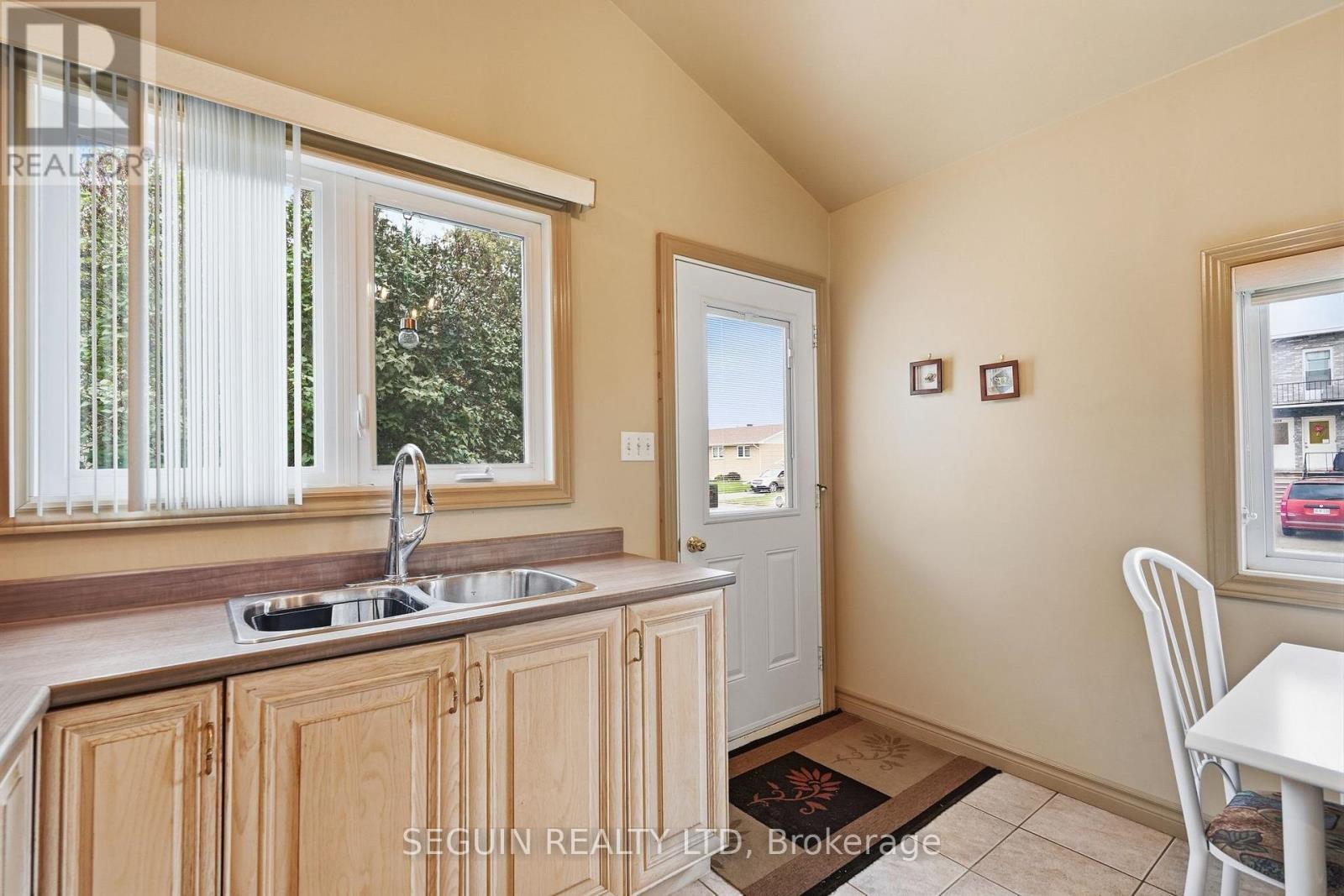662 REJANE CRESCENT - 11