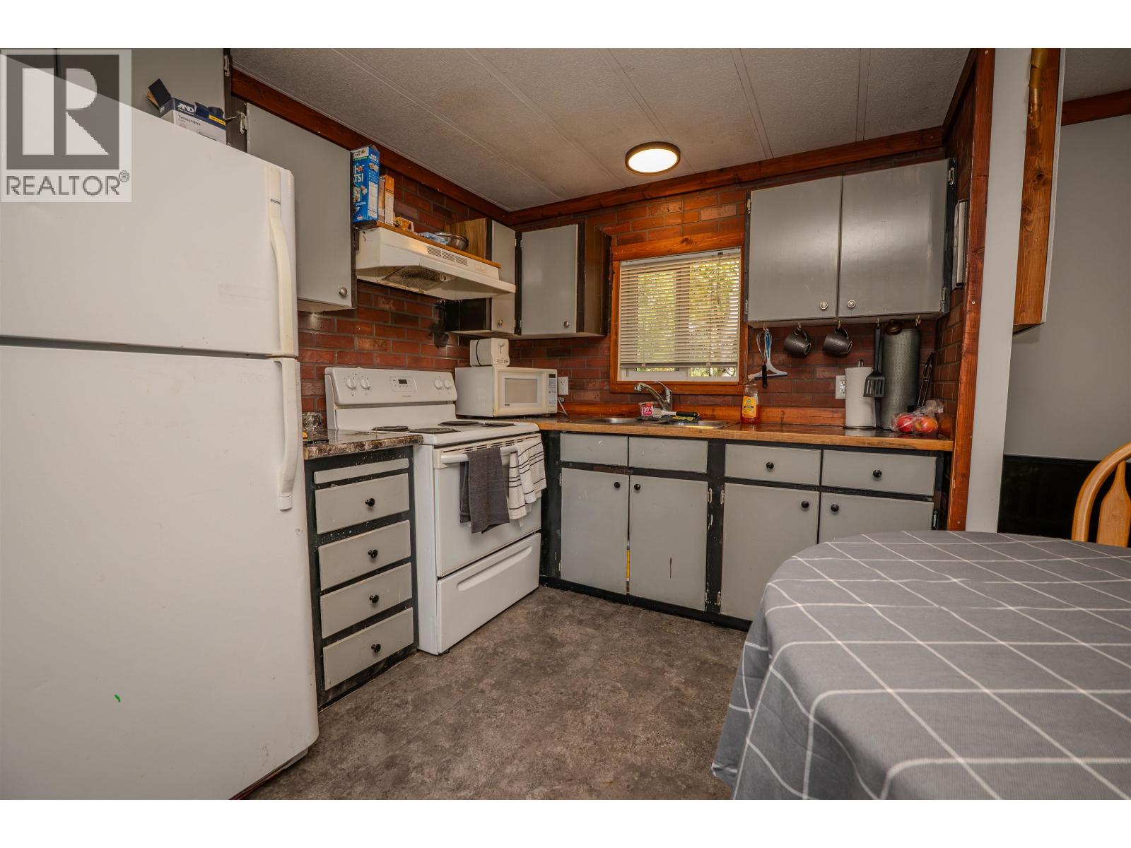 173 WESTCOAST ROAD - 12
