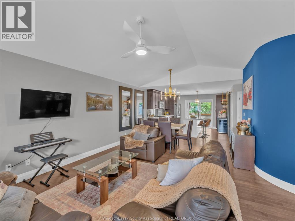 257 ROBINSON AVENUE - 5