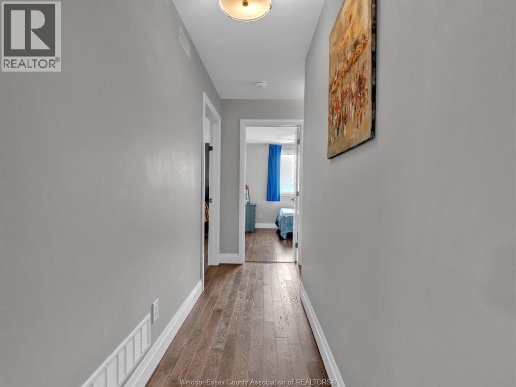 257 ROBINSON AVENUE - 17