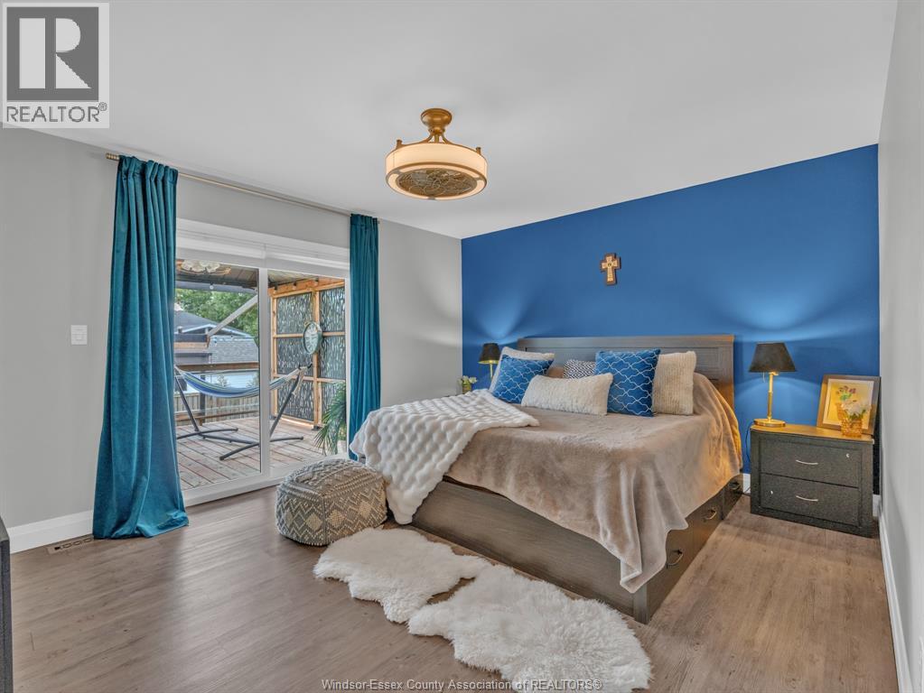257 ROBINSON AVENUE - 18