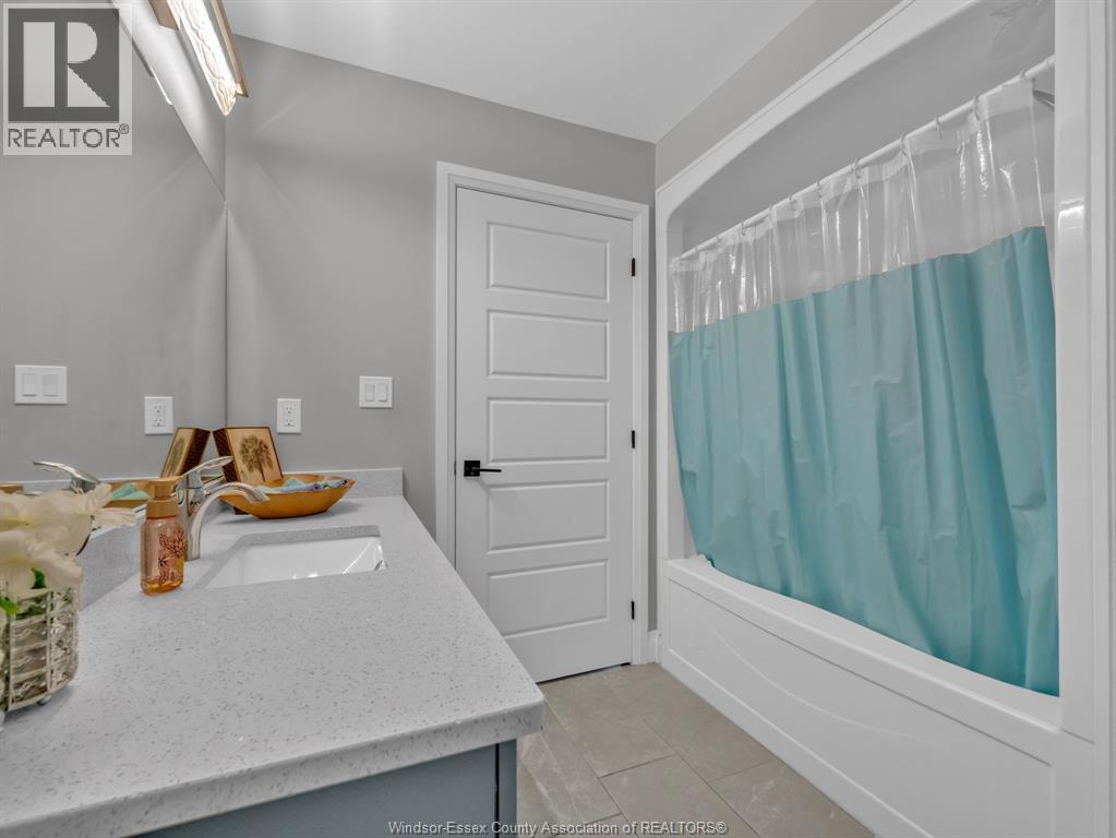 257 ROBINSON AVENUE - 26
