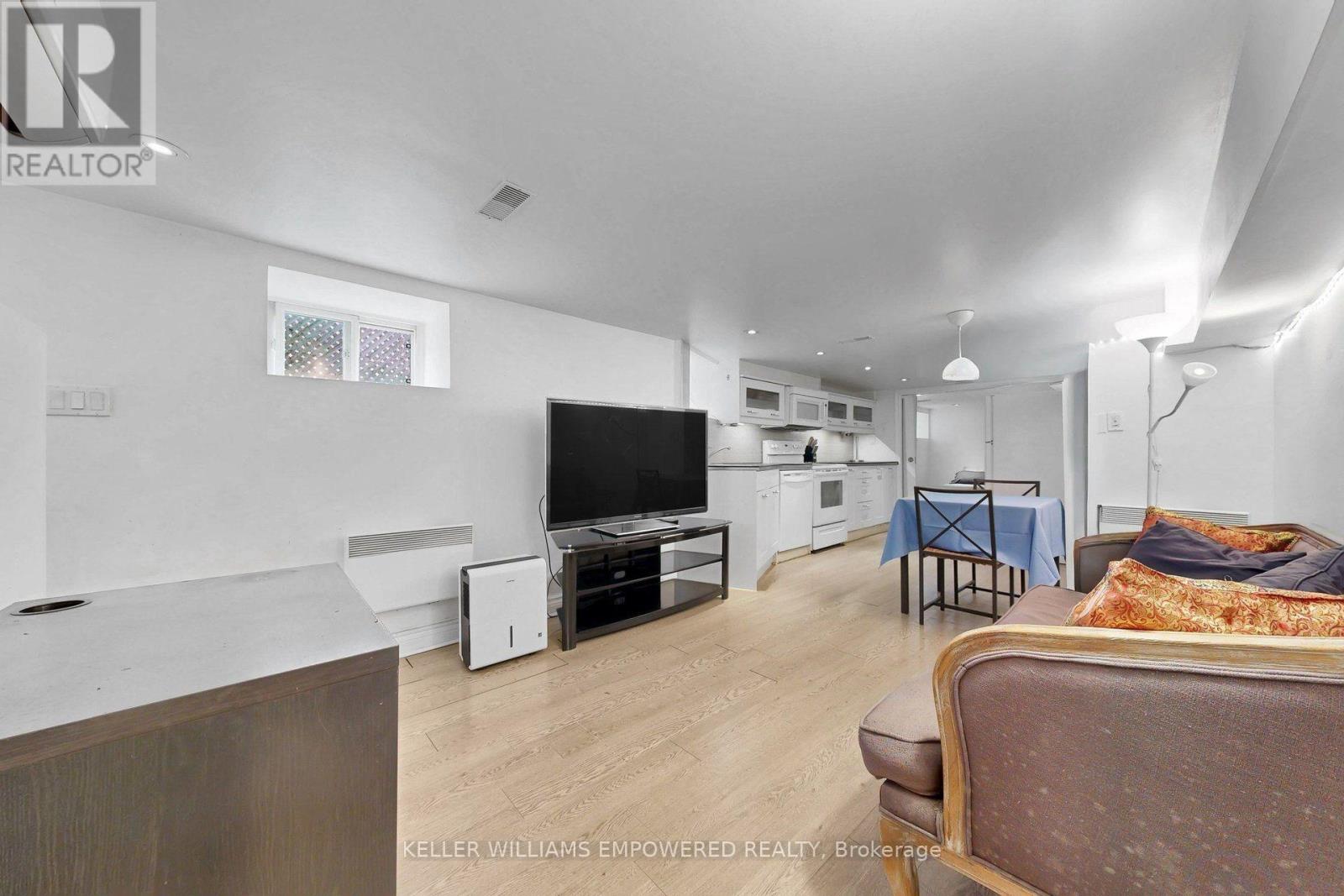 274 WALLACE AVENUE - 32