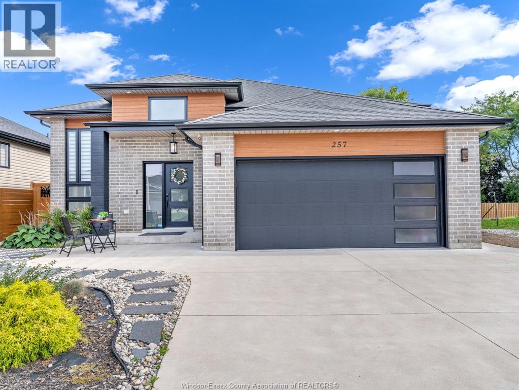 257 ROBINSON AVENUE - 49