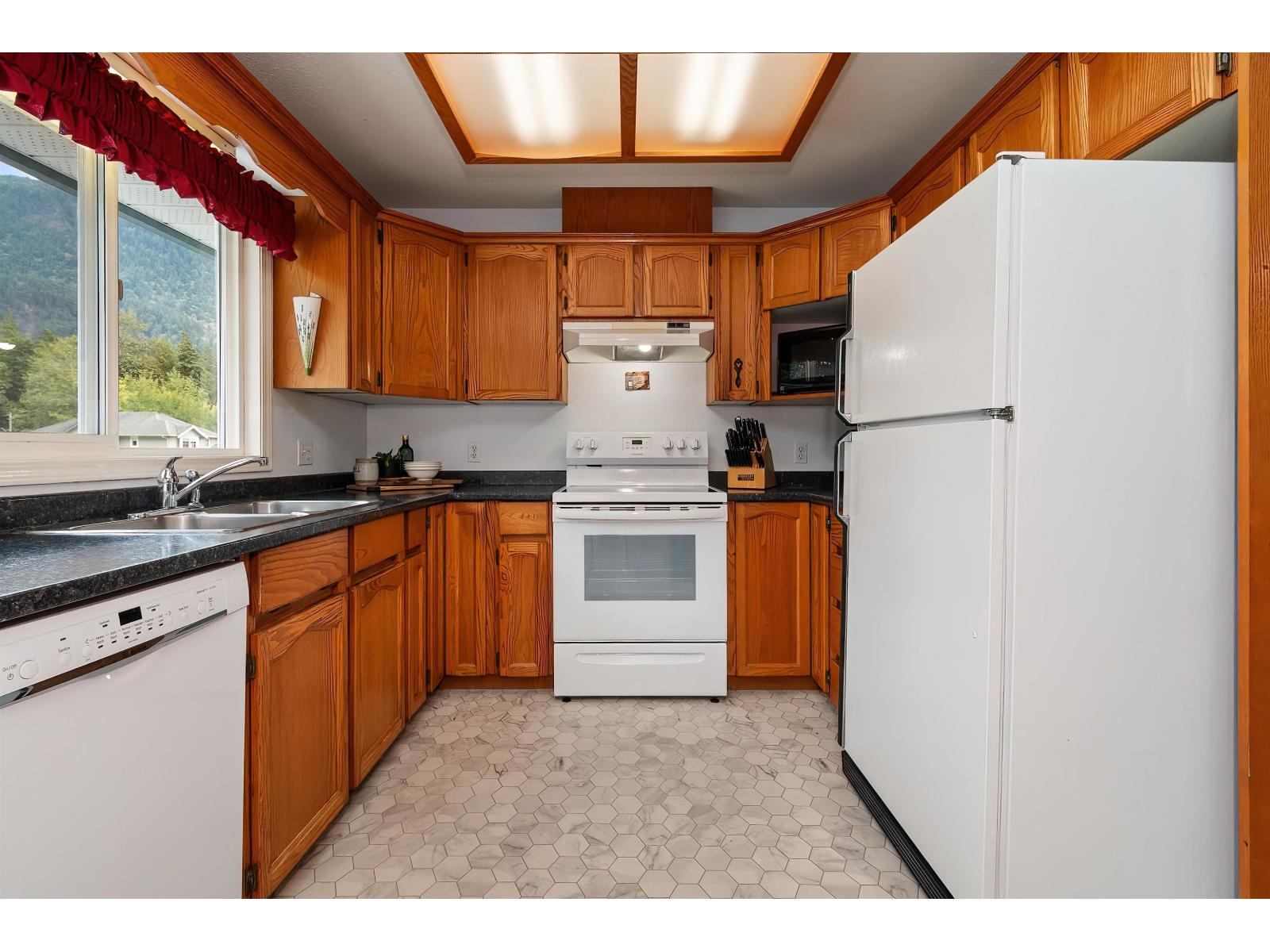 425 HADWAY DRIVE, Harrison Hot Springs, Harrison Hot Springs