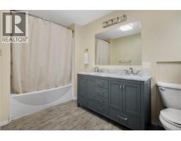 2539 Cedar Hill Rd, Victoria, BC V8T3G8 Photo 21
