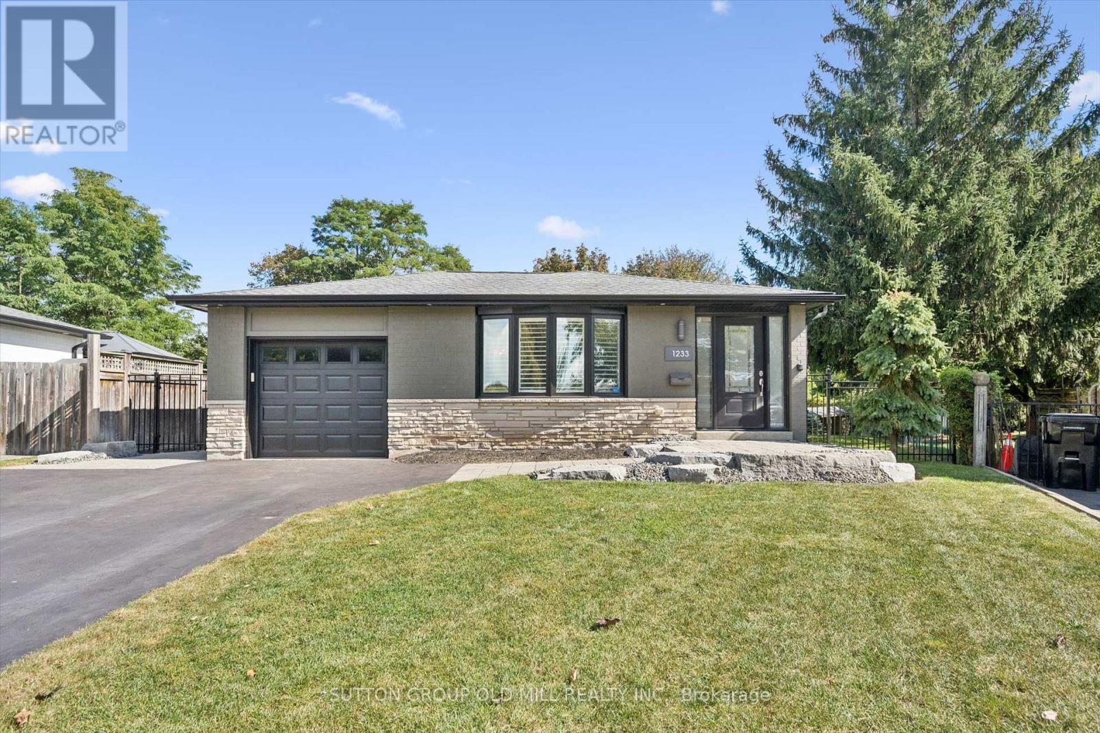 1233 MICHAEL CRESCENT — photo 2