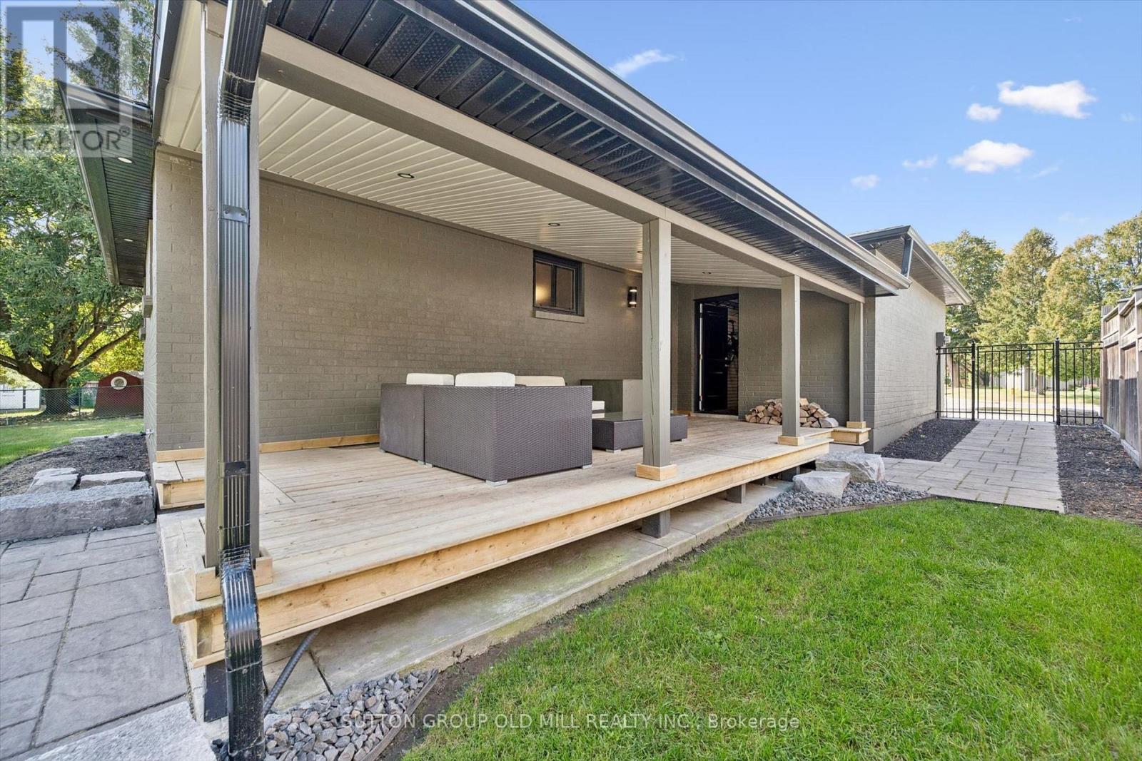 1233 MICHAEL CRESCENT - 33