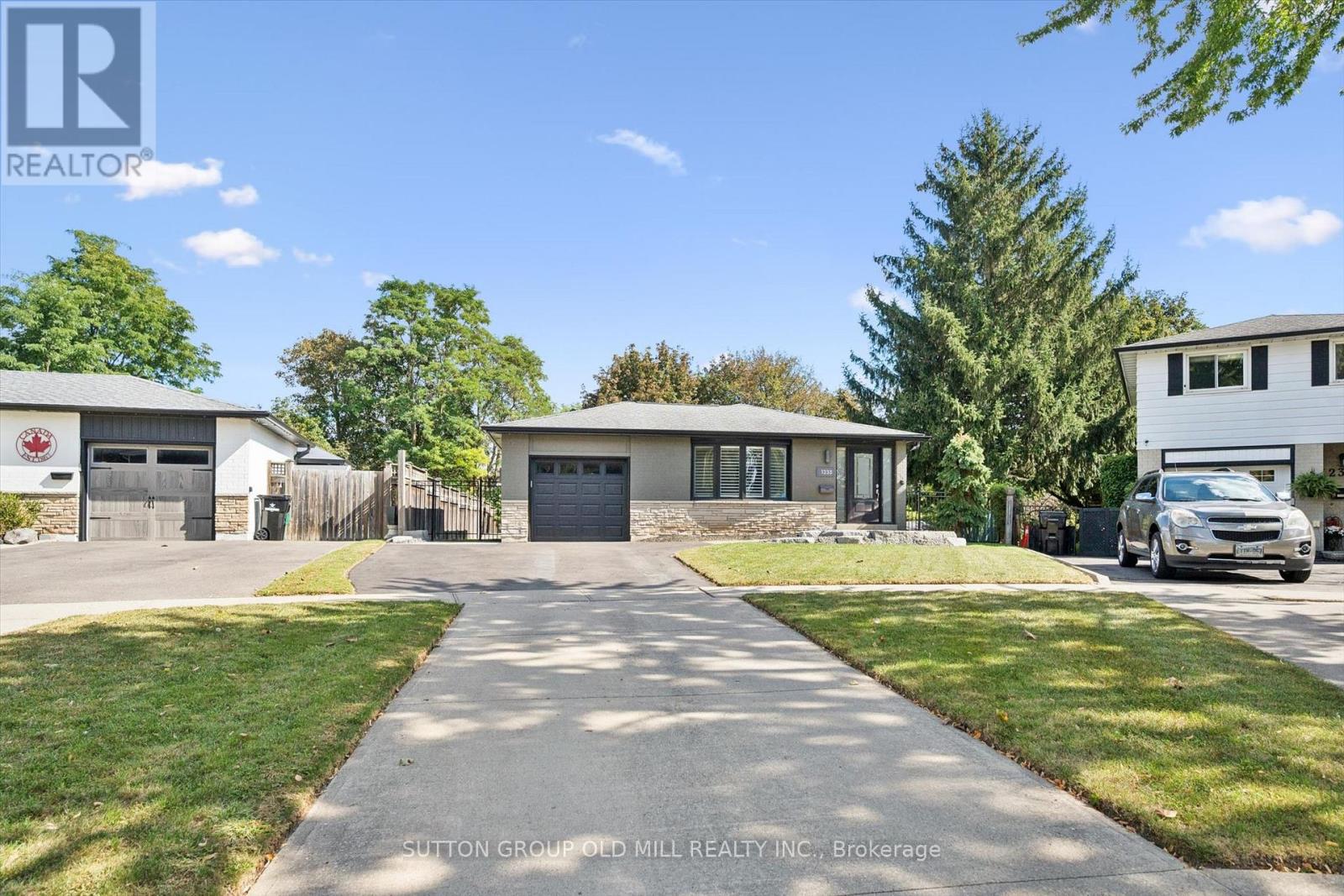 1233 MICHAEL CRESCENT - 4